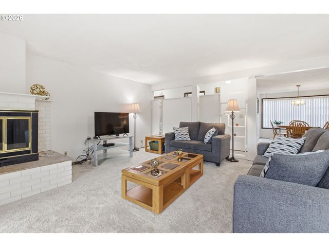 600 CHERRY Dr 8, Eugene, OR 97401