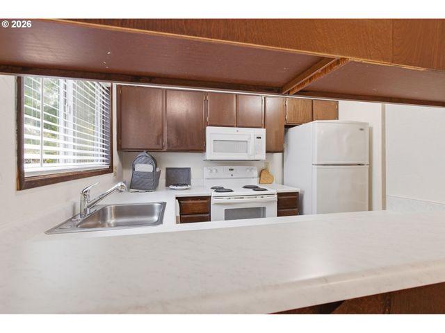 600 CHERRY Dr 8, Eugene, OR 97401