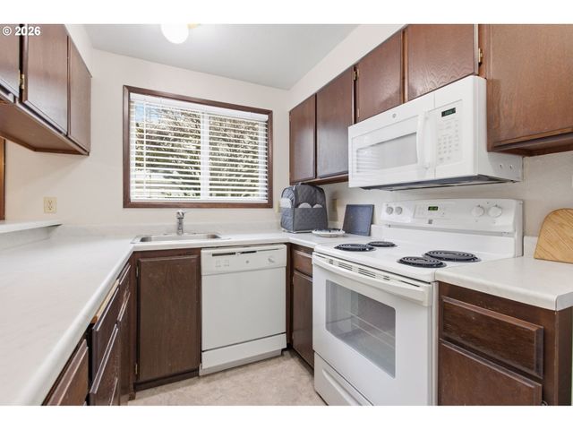 600 CHERRY Dr 8, Eugene, OR 97401