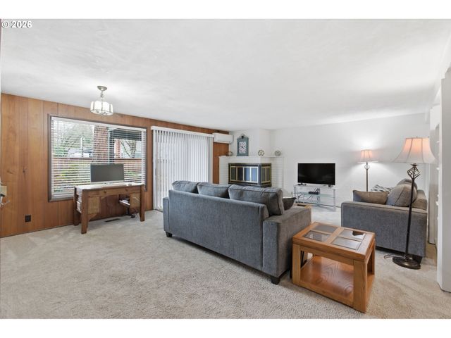 600 CHERRY Dr 8, Eugene, OR 97401