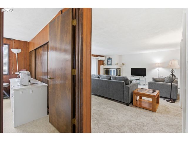 600 CHERRY Dr 8, Eugene, OR 97401