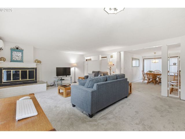 600 CHERRY Dr 8, Eugene, OR 97401