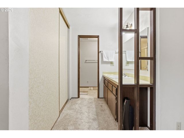 600 CHERRY Dr 8, Eugene, OR 97401