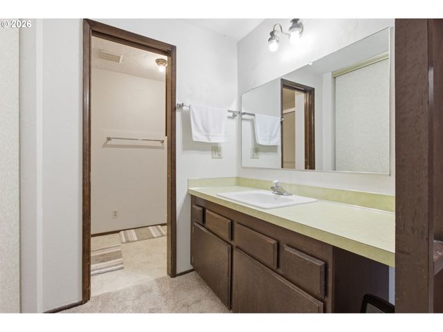 600 CHERRY Dr 8, Eugene, OR 97401