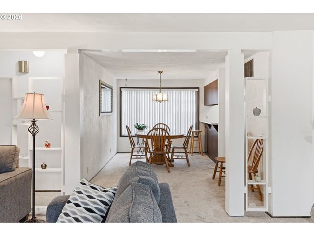 600 CHERRY Dr 8, Eugene, OR 97401