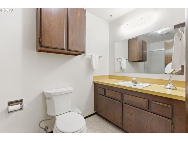 600 CHERRY Dr 8, Eugene, OR 97401