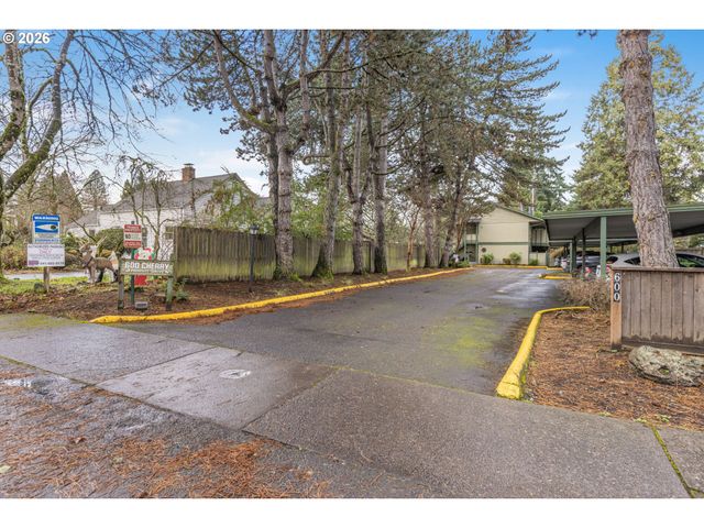 600 CHERRY Dr 8, Eugene, OR 97401