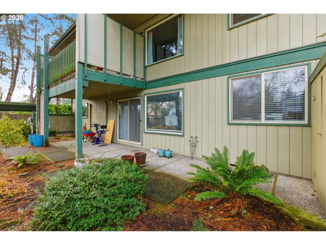 600 CHERRY Dr 8, Eugene, OR 97401