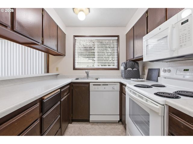 600 CHERRY Dr 8, Eugene, OR 97401