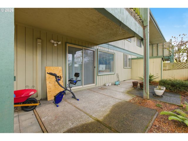 600 CHERRY Dr 8, Eugene, OR 97401