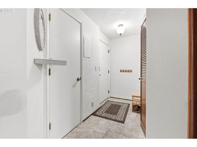 600 CHERRY Dr 8, Eugene, OR 97401