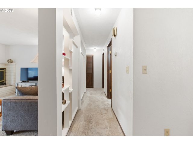 600 CHERRY Dr 8, Eugene, OR 97401