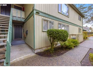 600 CHERRY Dr 8, Eugene, OR 97401