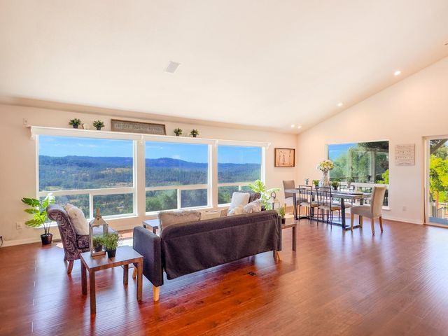 10757 Oak Hill Dr, Rough And Ready, CA 95975