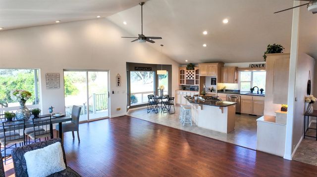10757 Oak Hill Dr, Rough And Ready, CA 95975
