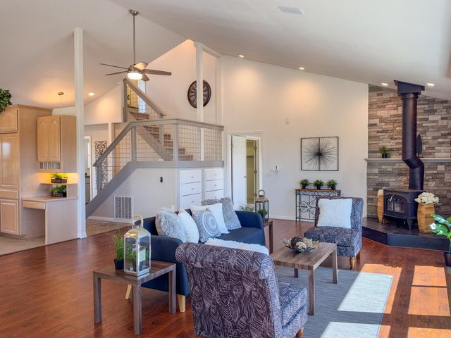 10757 Oak Hill Dr, Rough And Ready, CA 95975