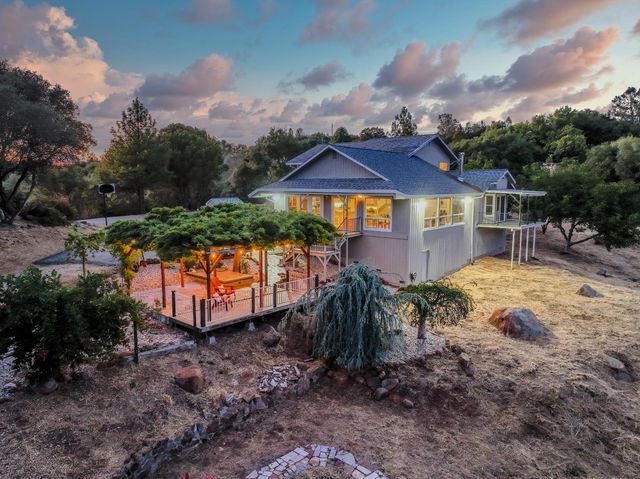 10757 Oak Hill Dr, Rough And Ready, CA 95975