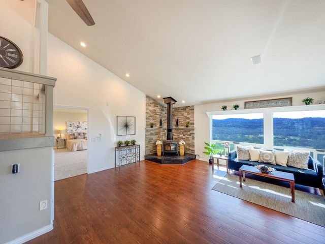 10757 Oak Hill Dr, Rough And Ready, CA 95975