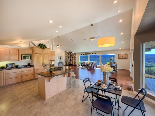 10757 Oak Hill Dr, Rough And Ready, CA 95975