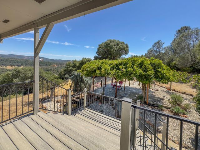 10757 Oak Hill Dr, Rough And Ready, CA 95975