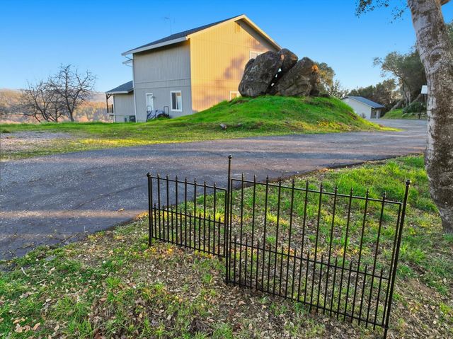 10757 Oak Hill Dr, Rough And Ready, CA 95975