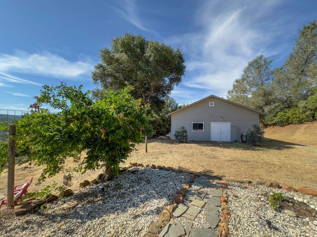 10757 Oak Hill Dr, Rough And Ready, CA 95975