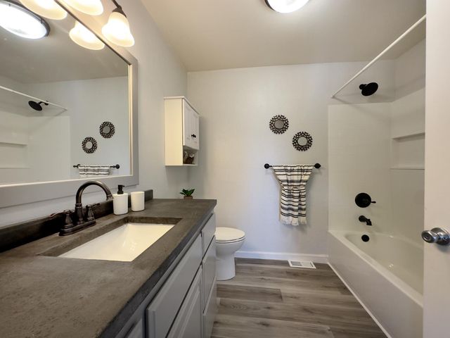 10757 Oak Hill Dr, Rough And Ready, CA 95975