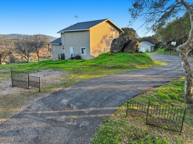 10757 Oak Hill Dr, Rough And Ready, CA 95975