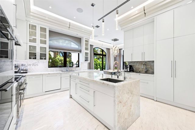 498 N Parkway Parkway, Golden Beach, FL 33160