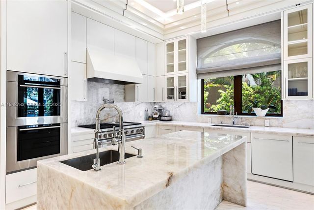 498 N Parkway Parkway, Golden Beach, FL 33160
