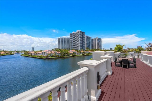 498 N Parkway Parkway, Golden Beach, FL 33160