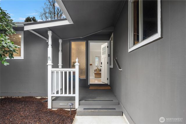 12025 NE 136th Place, Kirkland, WA 98034