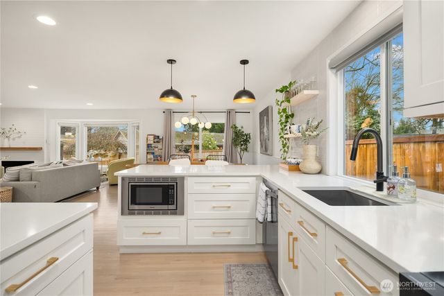 12025 NE 136th Place, Kirkland, WA 98034