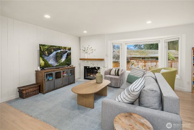 12025 NE 136th Place, Kirkland, WA 98034