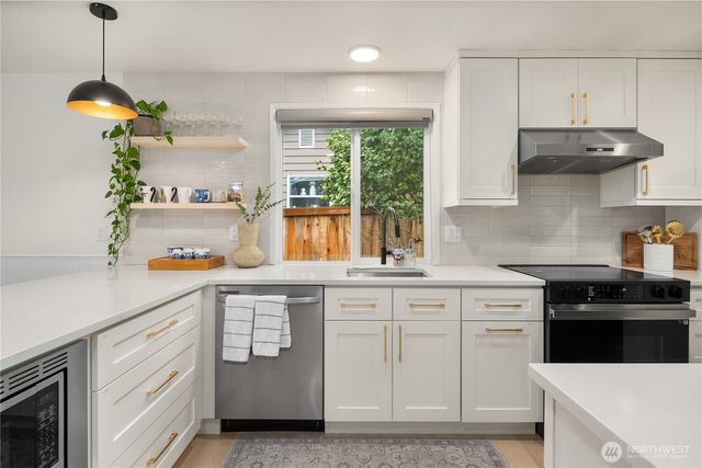 12025 NE 136th Place, Kirkland, WA 98034