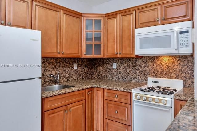 1280 W 54th St 313B, Hialeah, FL 33012