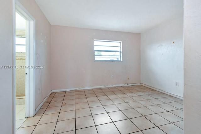 1280 W 54th St 313B, Hialeah, FL 33012