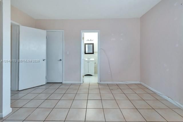 1280 W 54th St 313B, Hialeah, FL 33012
