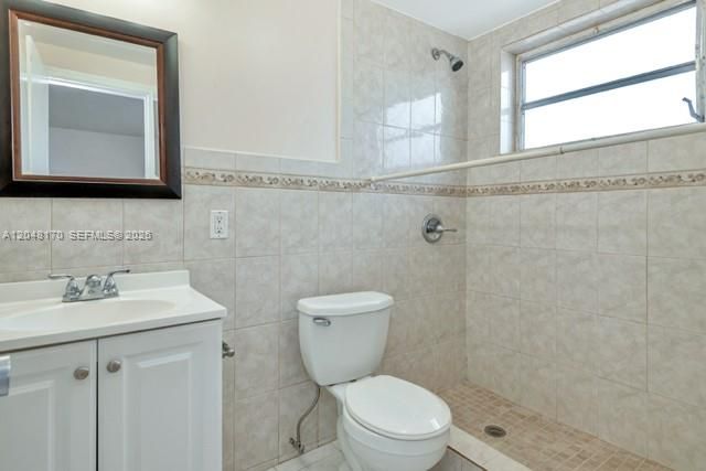 1280 W 54th St 313B, Hialeah, FL 33012