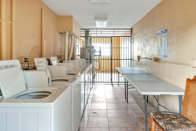1280 W 54th St 313B, Hialeah, FL 33012