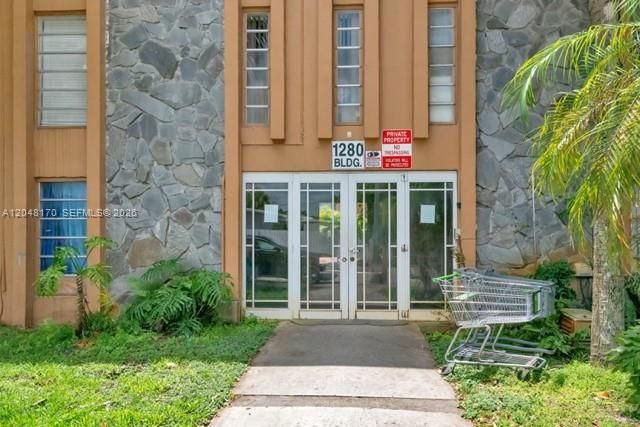 1280 W 54th St 313B, Hialeah, FL 33012