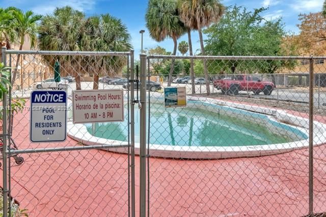 1280 W 54th St 313B, Hialeah, FL 33012
