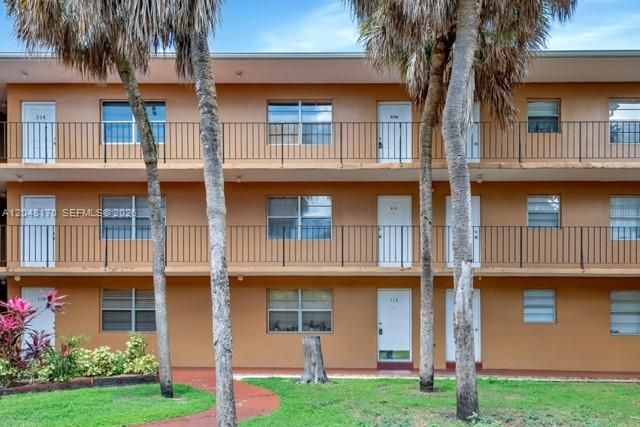 1280 W 54th St 313B, Hialeah, FL 33012