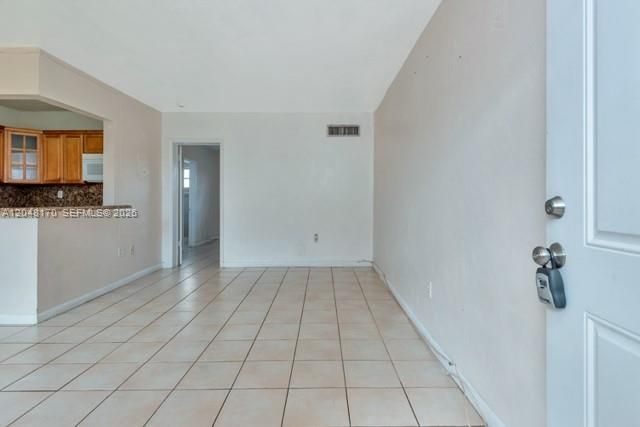 1280 W 54th St 313B, Hialeah, FL 33012