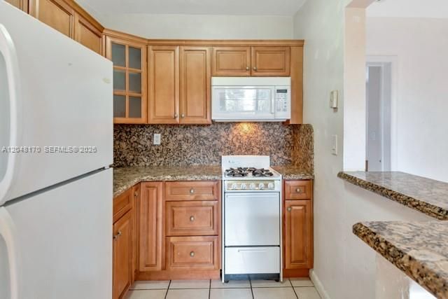 1280 W 54th St 313B, Hialeah, FL 33012