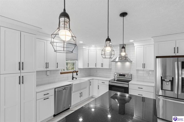 115 Circle View Drive, Vine Grove, KY 40175