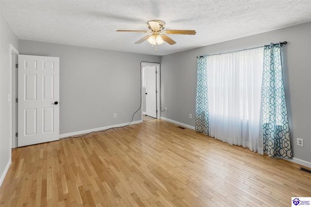 115 Circle View Drive, Vine Grove, KY 40175