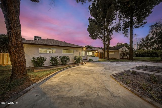1813 W EARLL Drive, Phoenix, AZ 85015