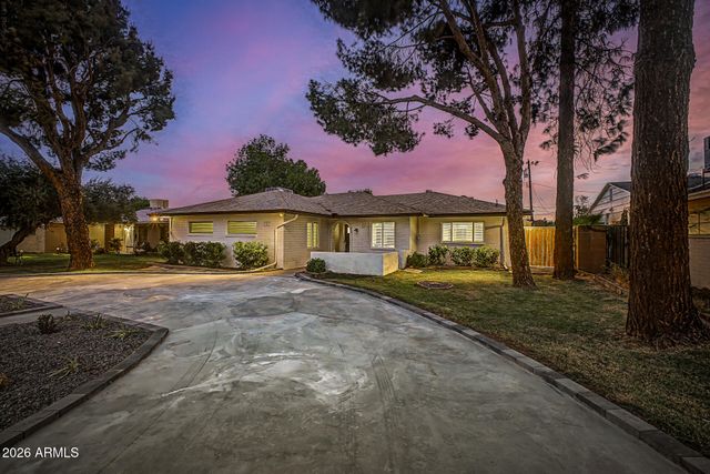 1813 W EARLL Drive, Phoenix, AZ 85015