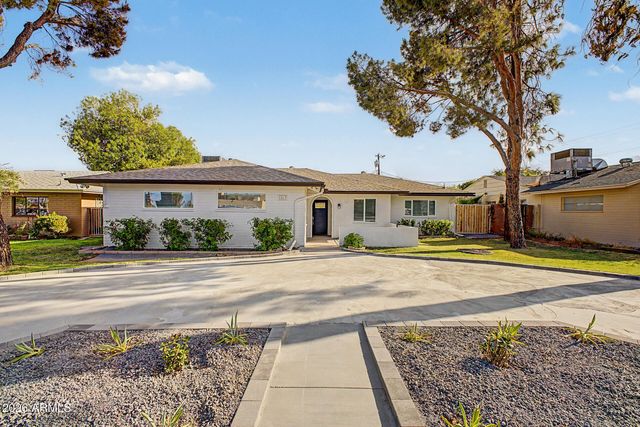 1813 W EARLL Drive, Phoenix, AZ 85015